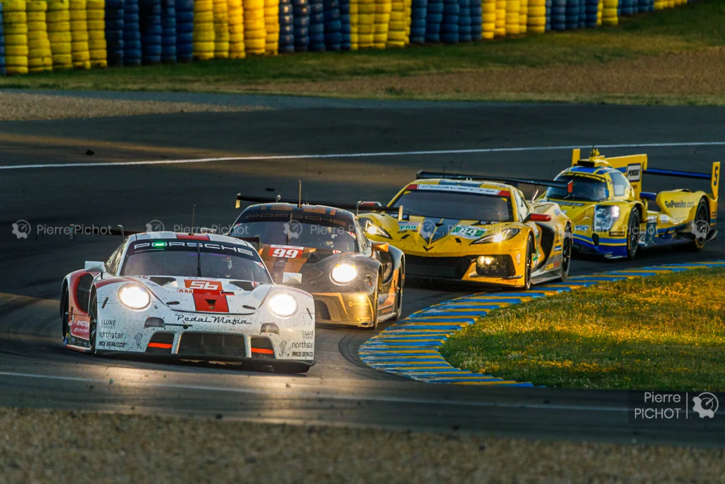 TEAM PROJECT 1 (DEU),Brendan Iribe (USA),Olliver Millroy (GBR),Ben Barnicoat (GBR),Porsche 911 RSR 19 - 24 Heures du Mans 2022